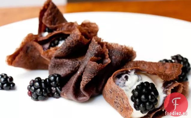 Crepes de Cacao con Mascarpone y Moras