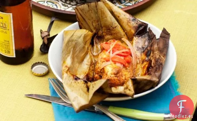 Cocina el Libro: Pollo Marinado con Achiote Envuelto en Hojas de Plátano