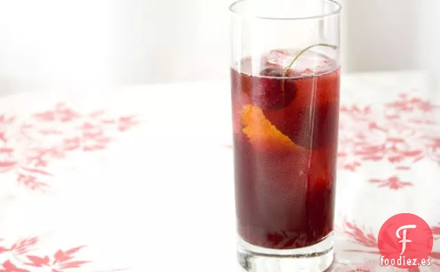 Bebida de temporada: Cóctel de Lillet Rouge y Cereza