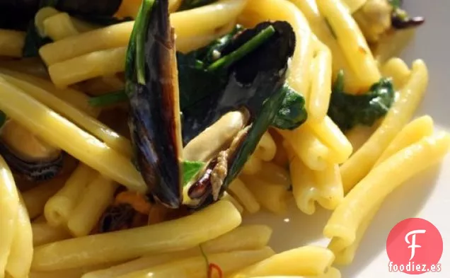 Francés en un instante: Mejillón de Azafrán Cremoso y Pasta de Espinacas