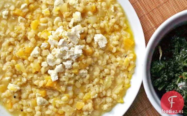 Cena de Esta Noche: Risotto de Cebada de Remolacha Dorada con Salata de Ricotta