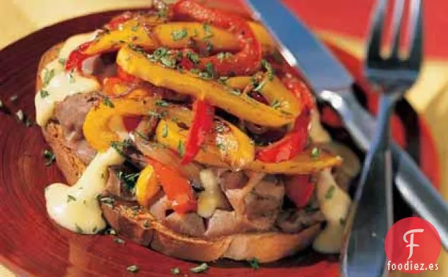 Sándwich de Carne de Queso Picante de Filadelfia con Cara Abierta