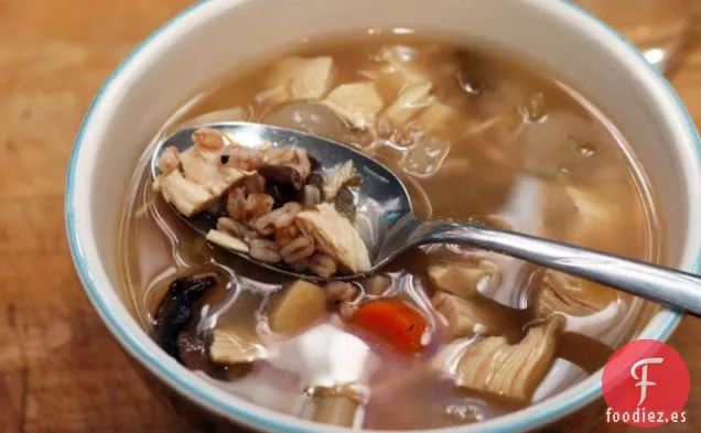 Sopa de Farro de Pollo