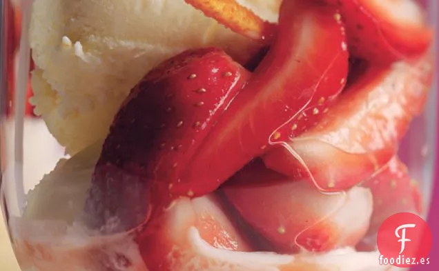 Fresas Romanoff con Helado de Crema Fresca