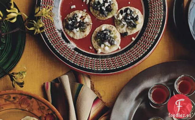 Mini Tortillas con Champiñones de Maíz y Salsa de Tomate Fresco