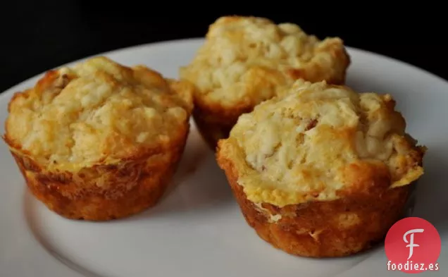 Muffins de Queso Cheddar con Tocino Picante