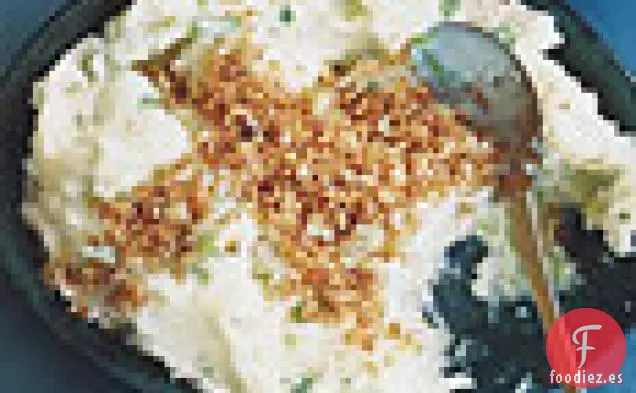 Puré de Nabos y Patatas con Migas de Pan de Rábano Picante