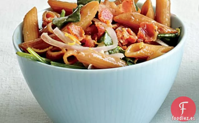 Penne Tostado en Sartén con Tocino y Espinacas