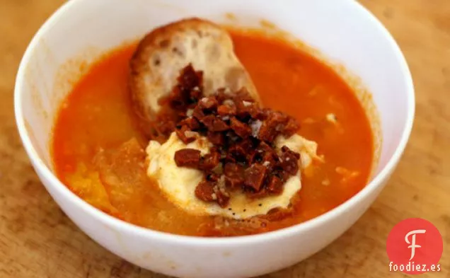 Cena de esta noche: Sopa de Ajo Asado con Chorizo con huevo Escalfado