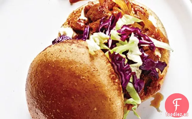Sándwiches de Hinojo, Cebolla y Cerdo a la barbacoa Cocidos a fuego lento