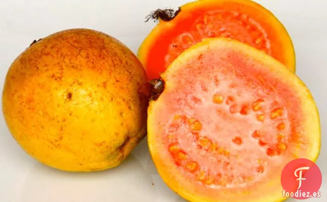 Con pala: Helado de Remolino de Queso Crema y Guayaba