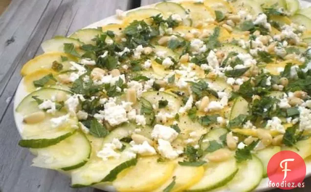 Saludable y Delicioso: Carpaccio de Calabacín con queso Feta y Piñones