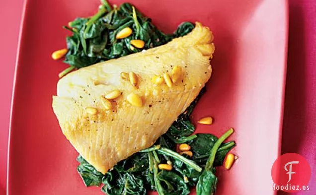 Bacalao Con Mantequilla Marrón de Piñones y Espinacas con Ajo