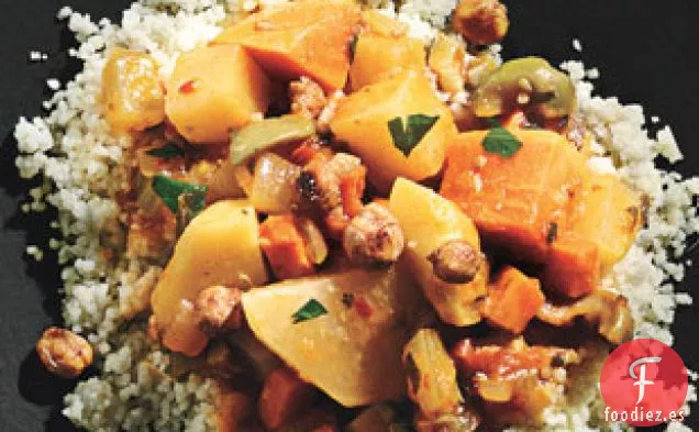 Tagine de Verduras de Raíz con Batatas, Zanahorias, Nabos y Garbanzos Asados con Especias