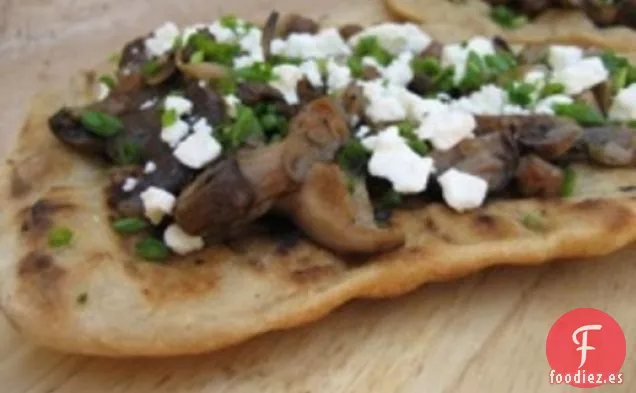 Carne Ligera: Champiñones, Salchichas, Queso de Cabra y Pizzas a la Parrilla de Cebollino