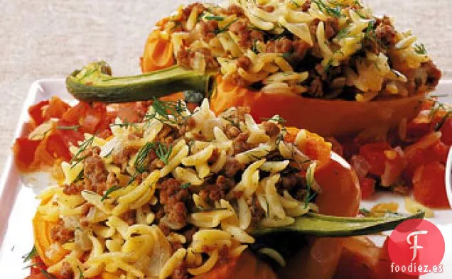 Pimiento Relleno de Cordero y Orzo con Salsa de Tomate Gruesa