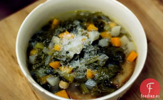 Sopa Con Verduras De Invierno Y Garbanzos