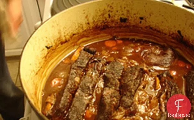 Cocinar el Libro: Costillas Cortas Estofadas con Vino Tinto