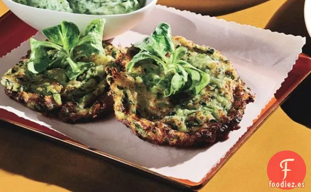 Tiernos Buñuelos de Calabacín con Aderezo de Diosa Verde