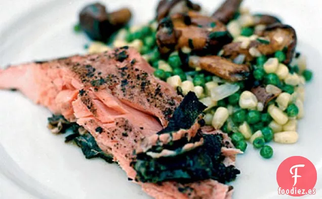 Salmón Rojo a la Parrilla con Habas, Maíz Blanco y Succotash de Setas Silvestres