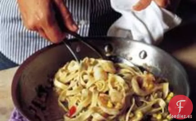 Cocina el libro: Fettuccine con Camarones de Roca, Maíz y Jalapeño