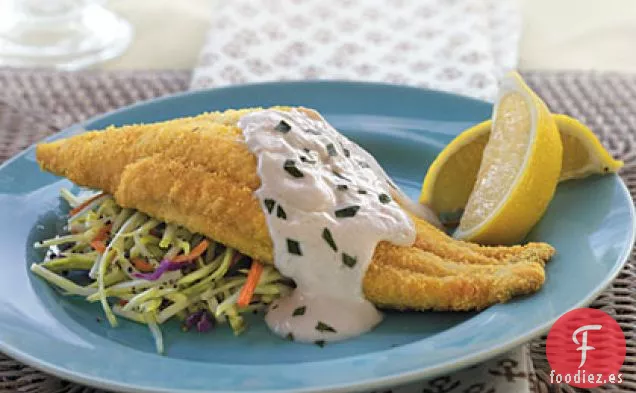 Bagre de Pantano al Horno con Salsa de Crema Agria Picante
