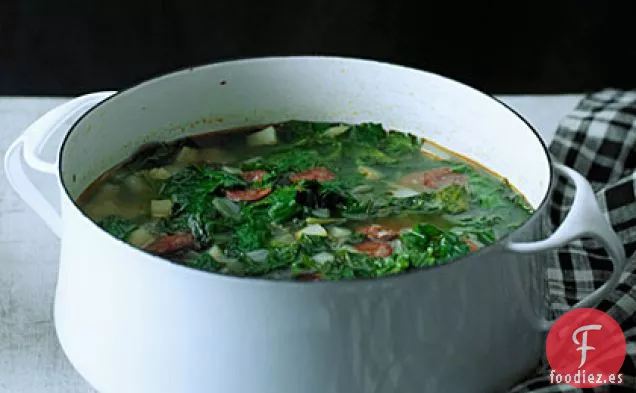 Sopa de Col Rizada Rusa Roja y Chorizo (Caldo Verde)