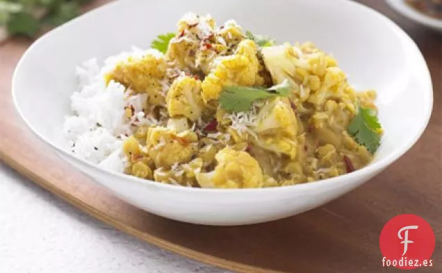 Lentejas amarillas y curry de coco con coliflor