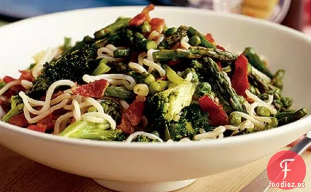 Fideos de verduras de primavera