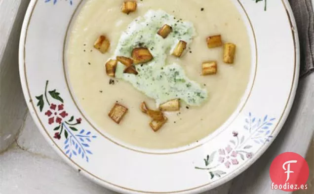 Sopa de chirivía con crema de perejil