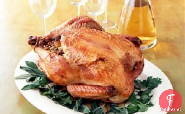 Pavo Salvaje Asado con Relleno de Pan de Maíz Azul y Camarones