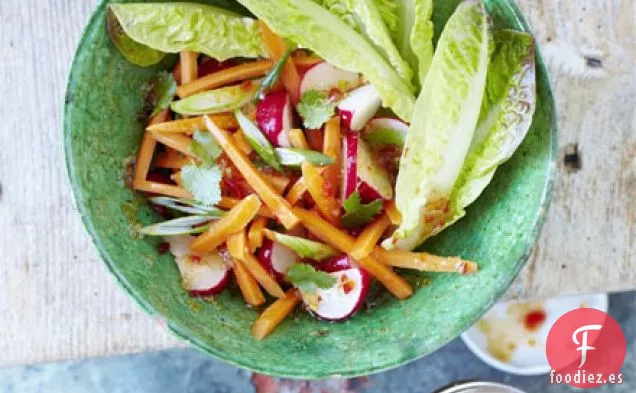 Ensalada tailandesa de zanahoria y rábano