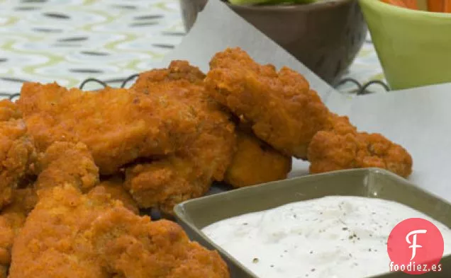 Dedos De Pollo Sazonados Con Búfalo Con Salsa De Queso Azul