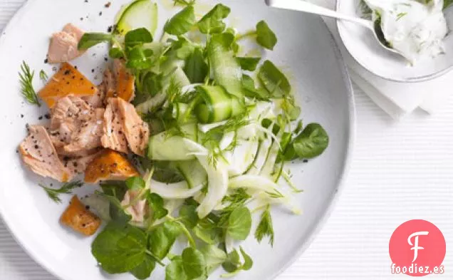 Salmón ahumado caliente con ensalada de hinojo y mayonesa de limón