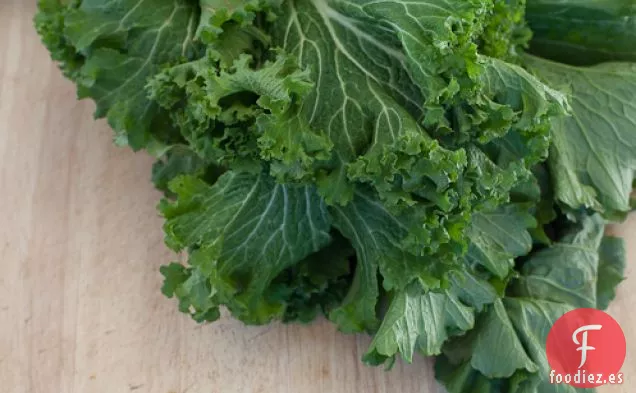 Hojas De Mostaza Con Salsa Cremosa De Mostaza