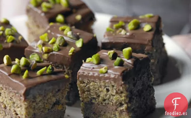 Cuadrados de chocolate con leche y pistacho