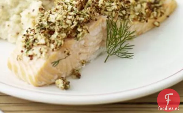 Salmón con costra de mostaza y puré de apio