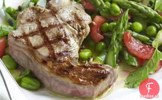 Ensalada tibia de verduras de primavera con cordero a la plancha