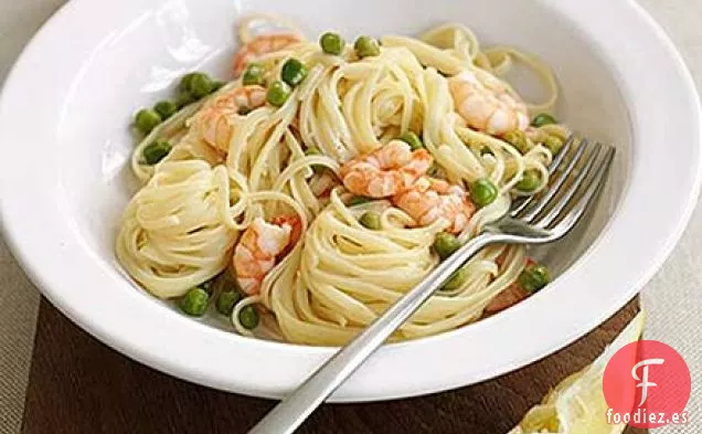 Linguine de guisantes, gambas y limón