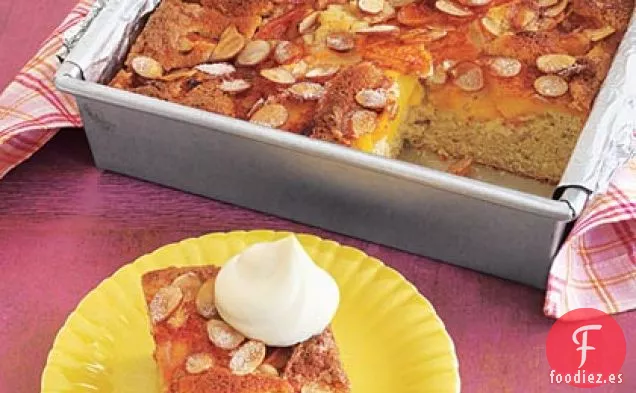 Pastel de Almendras y Melocotón de Suero de Mantequilla