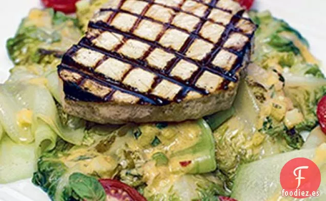 Pez espada a la plancha con salsa de piña y chile