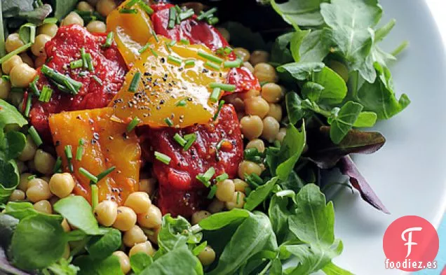 Pimientos Asados, Garbanzos Y Hojas Mixtas