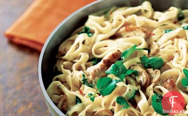 Fettuccine de Pollo con Brie de Champiñones