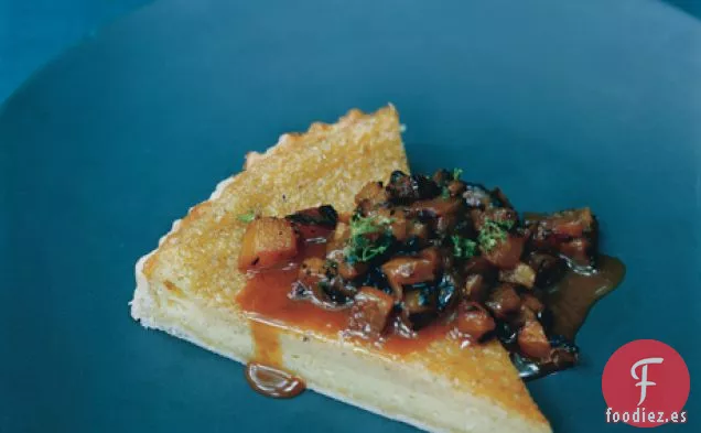 Pastel de Ajedrez con Salsa de Piña Ennegrecida y Salsa de Caramelo