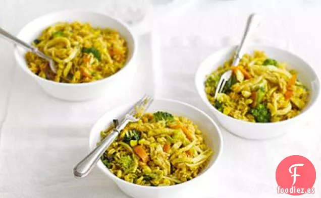 Arroz frito con pollo y huevo