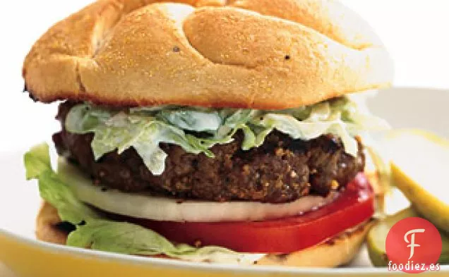 Hamburguesas con Costra de Semillas de Mostaza y Ensalada de Rábano Picante