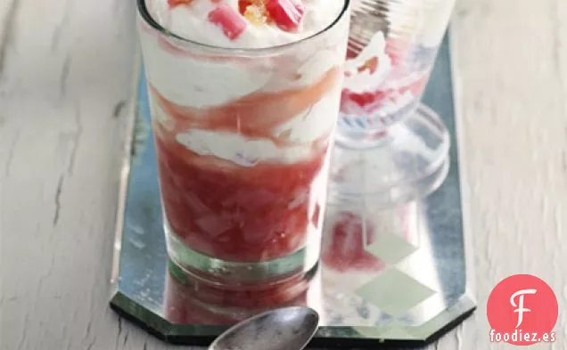 Syllabub de ruibarbo y jengibre