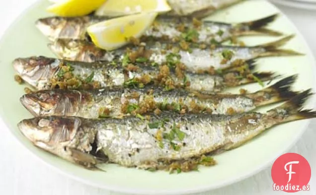 Sardinas con migas de pimentón crujientes