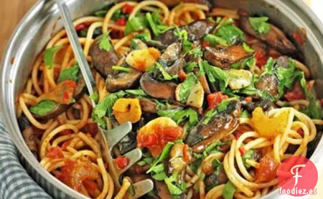 Espaguetis picante con champiñones de ajo