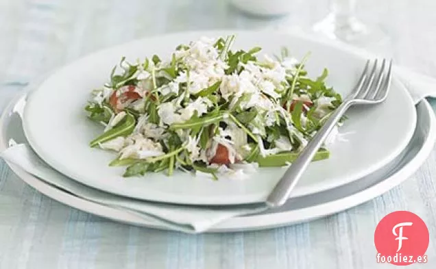 Ensalada de cangrejo, aguacate y rúcula